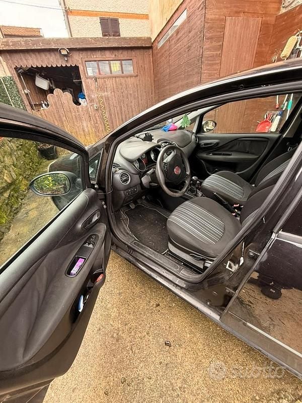 Usata Fiat Punto Pop 85 CV (62 kW) 2011 Nero Berlina