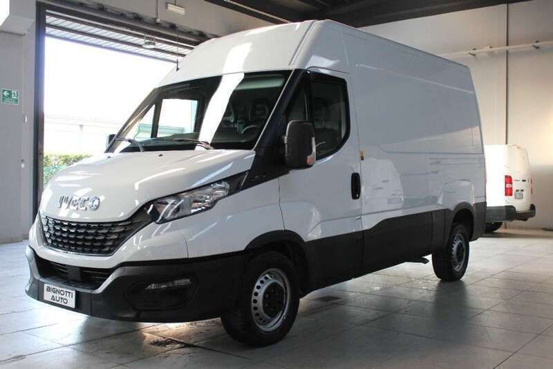 Bianco Usata 2020 Iveco Daily Furgone | 17.990 € - Immagine 1/4