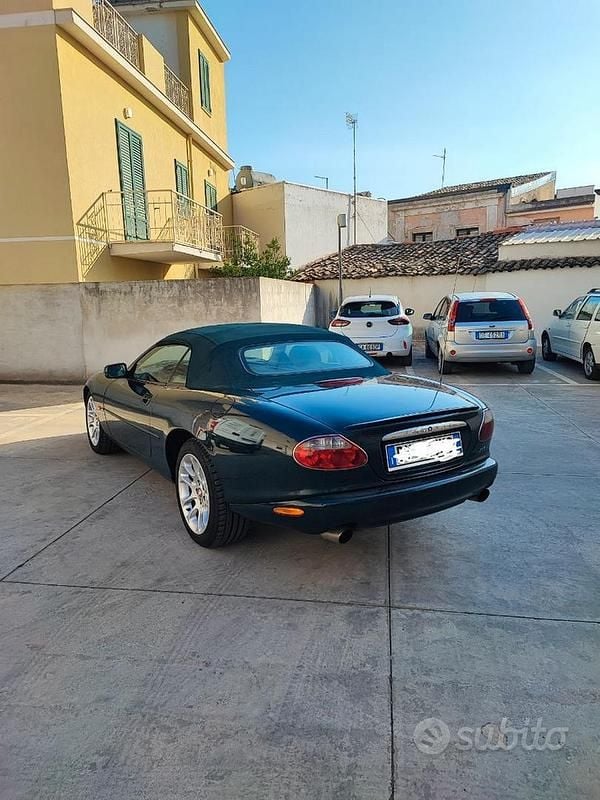 Usata Jaguar XKR 363 CV (266 kW) 2002 Verde Cabrio