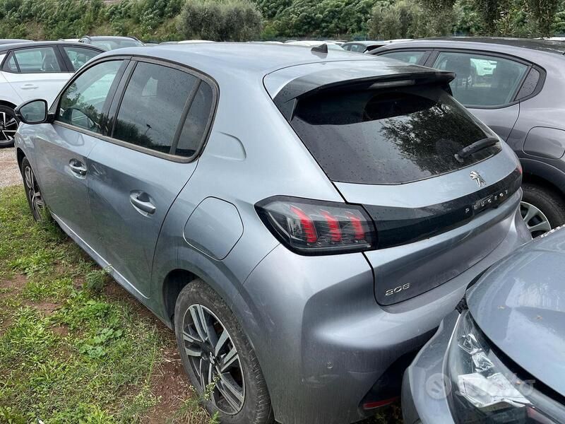Usata Peugeot 208 Allure 102 CV (75 kW) 2022 Grigio Utilitaria