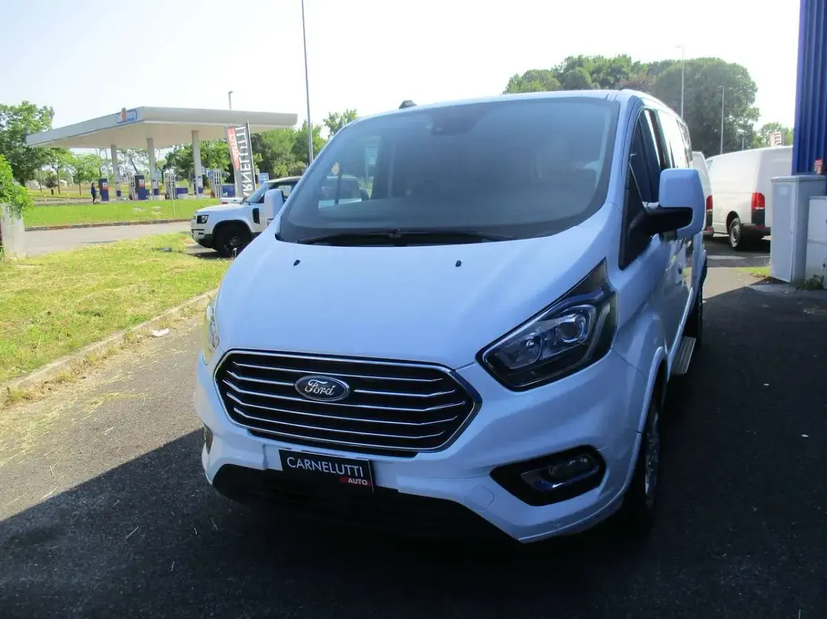 Usata Ford Tourneo Custom Titanium 131 CV (96 kW) 2020 Bianco frozen Furgone