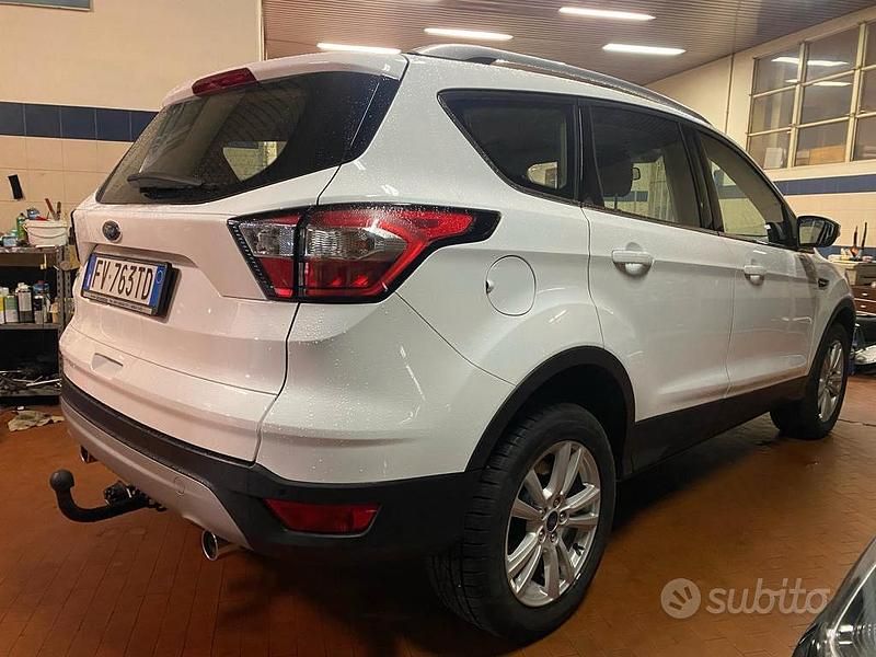 Usata Ford Kuga 120 CV (88 kW) 2019 Bianco SUV