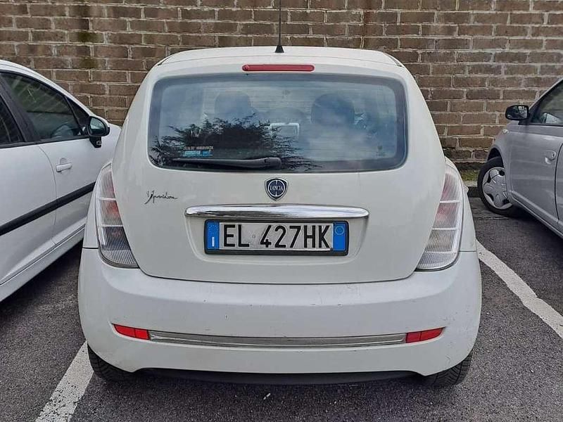 Usata Lancia Ypsilon 69 CV (50 kW) 2012 Bianco Utilitaria