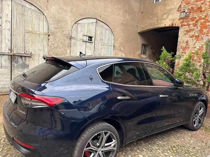 Usata Maserati Levante 349 CV (256 kW) 2021 Blu/azzurro SUV