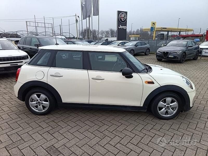 Begagnad Mini ONE 75 HK (55 kW) 2016 Vit Halvkombi