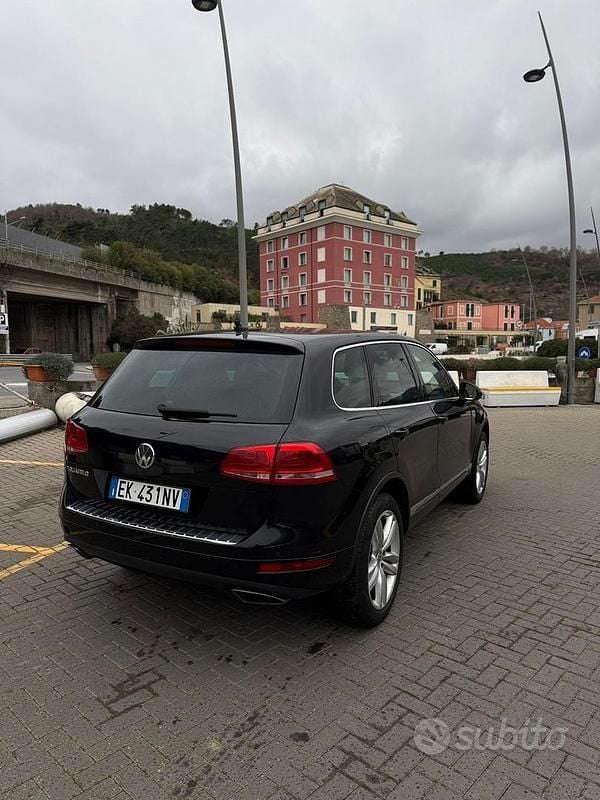 Usata VW Touareg 245 CV (180 kW) 2012 Nero SUV