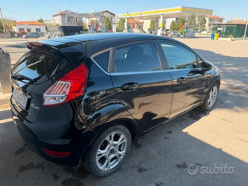 Usata Ford Fiesta Titanium 75 CV (55 kW) 2016 Nero Berlina