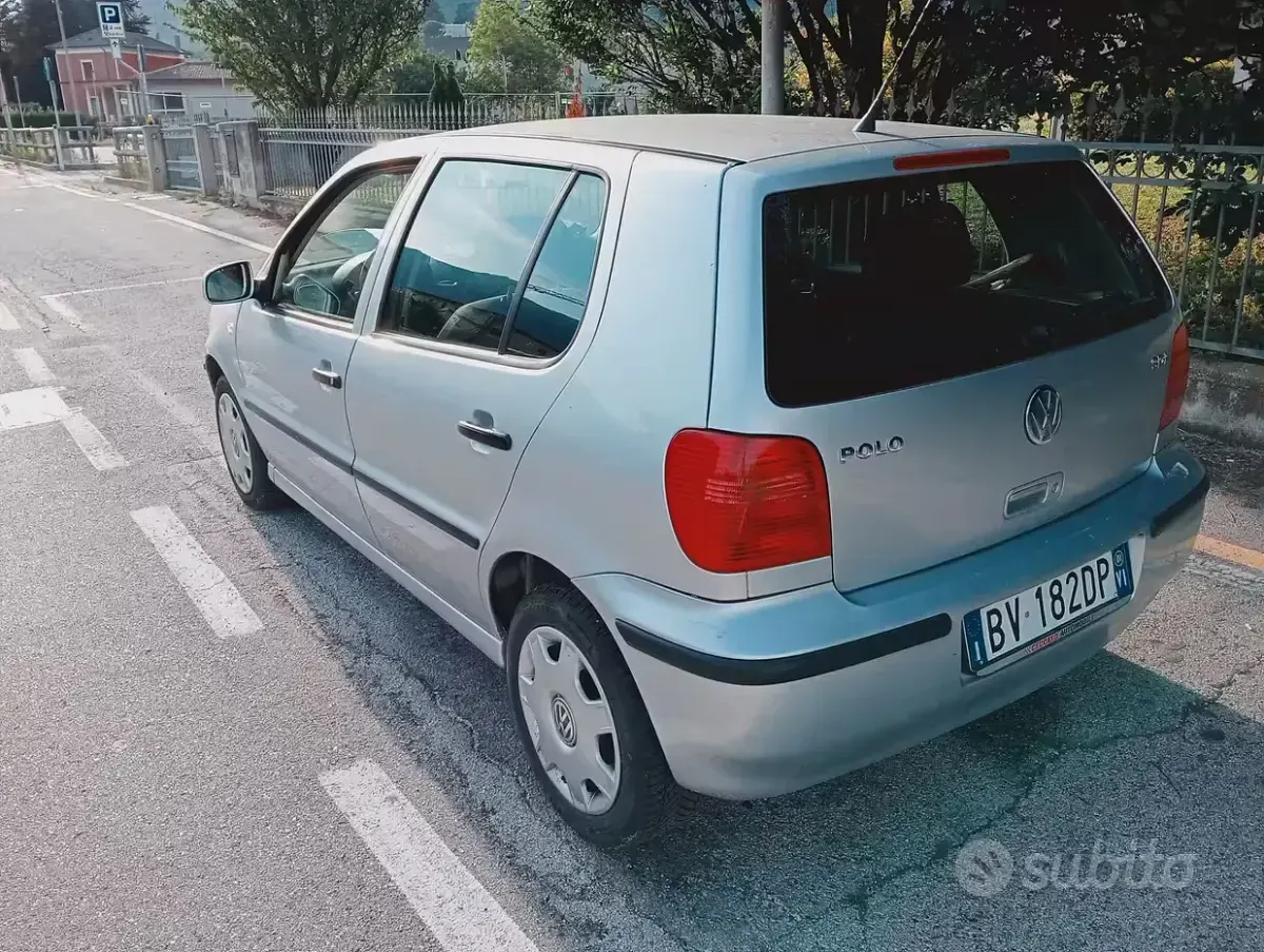 Usata VW Polo Comfortline 64 CV (47 kW) 2001 Grigio Berlina