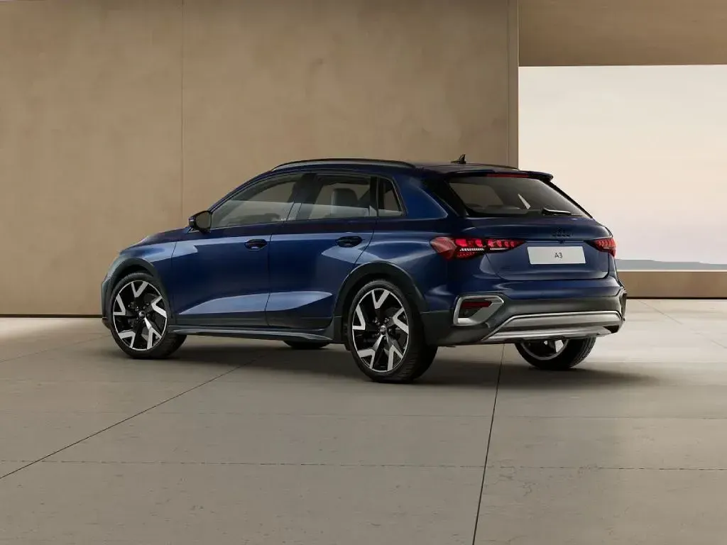Nuova Audi A3 Ambiente 150 CV (110 kW) 2026 Blu navarra metallizzato Berlina