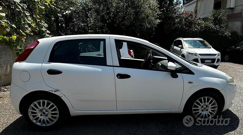 Usata Fiat Grande Punto 75 CV (55 kW) 2008 Bianco Utilitaria