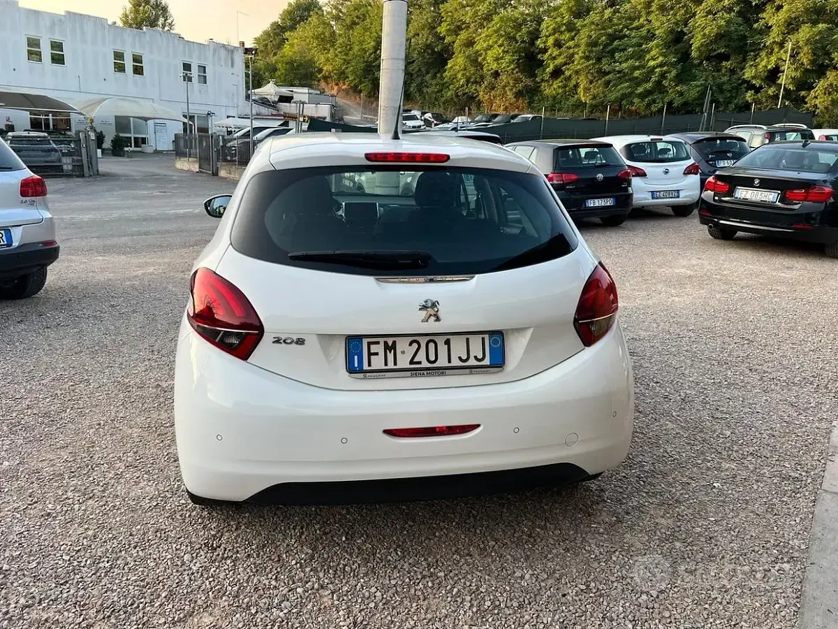 Usata Peugeot 208 Active 82 CV (60 kW) 2018 Bianco Utilitaria
