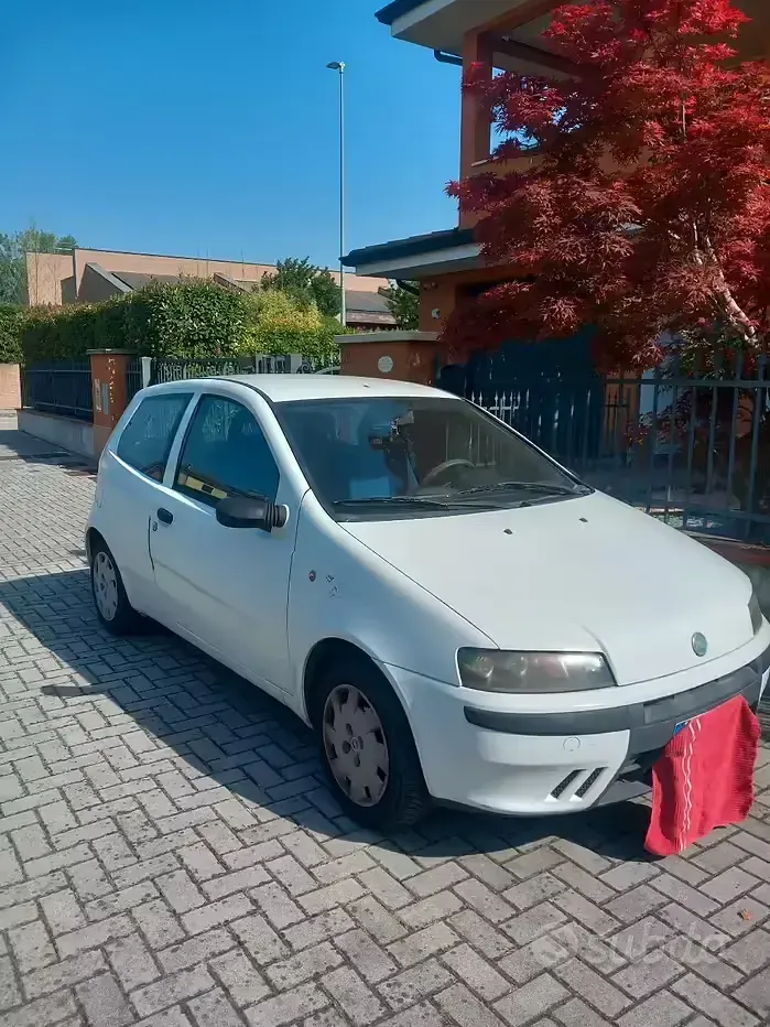 Usata Fiat Punto 80 CV (58 kW) 2002 Bianco Utilitaria