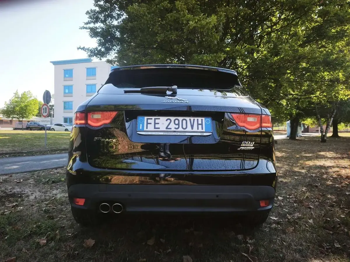 Usata Jaguar F-Pace Portfolio 179 CV (131 kW) 2016 Nero SUV
