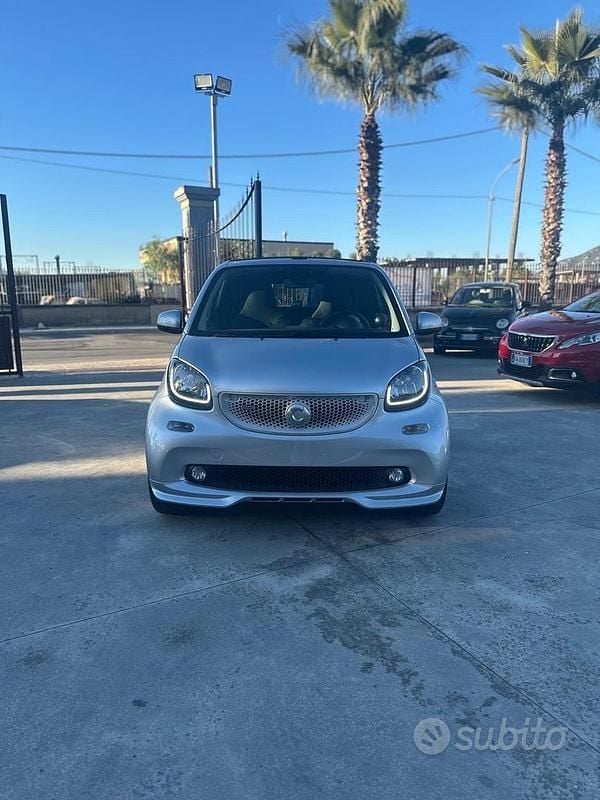 Usado Smart ForTwo Cabrio Brabus 109 CV (80 kW) 2019 Gris Descapotable