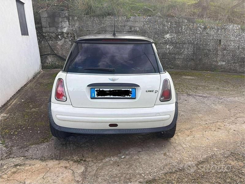 Usata Mini One D Seven 88 CV (64 kW) 2006 Bianco Utilitaria