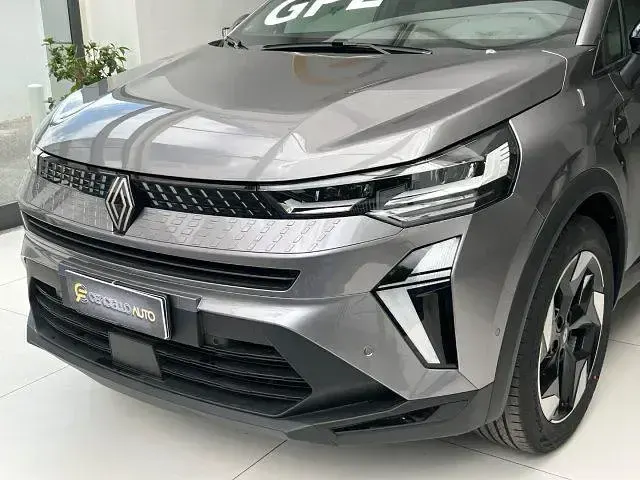 Nuova Renault Captur Techno 101 CV (74 kW) 2026 Grigio/nero metallizzato SUV