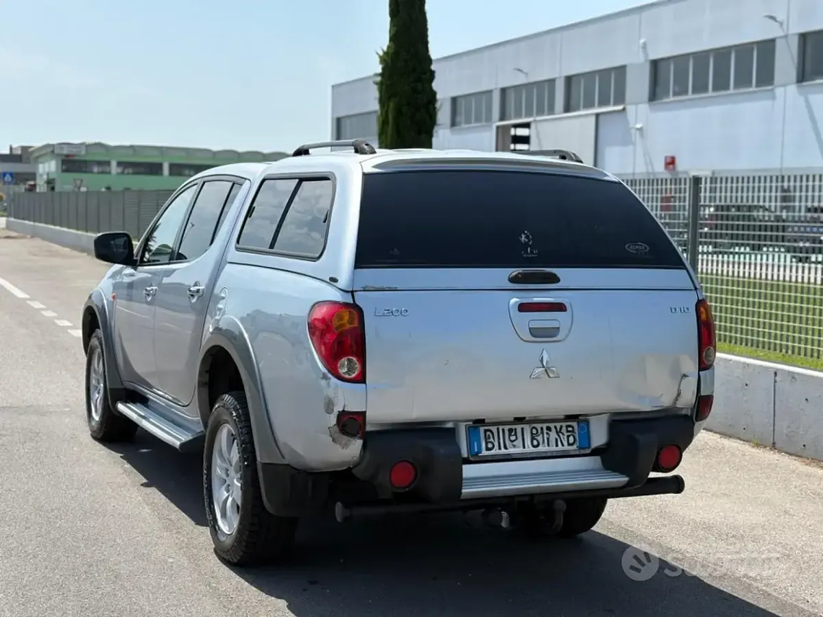 Usata Mitsubishi L200 Intense 136 CV (100 kW) 2007 Grigio Pick-up