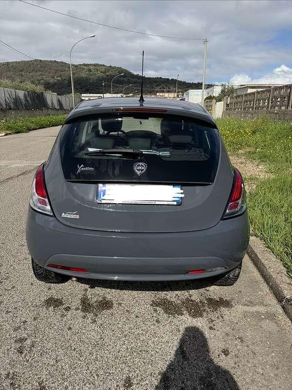 Usata Lancia Ypsilon Silver 95 CV (69 kW) 2016 Grigio Utilitaria