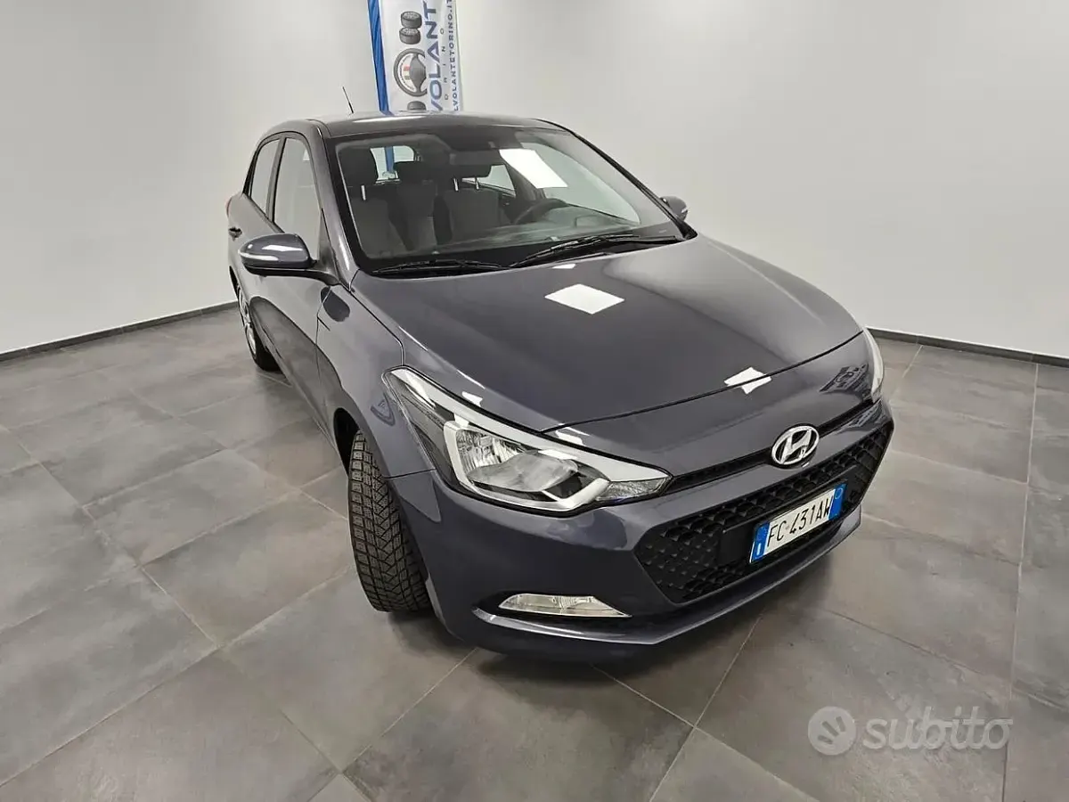 Usata Hyundai i20 Classic 73 CV (53 kW) 2016 Grigio Berlina