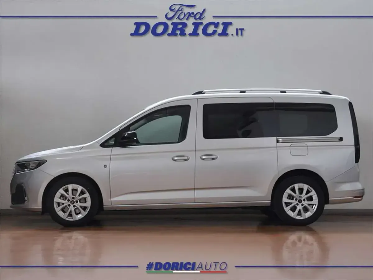 Begagnad Ford Tourneo Titanium 122 HK (89 kW) 2025 Silver Van