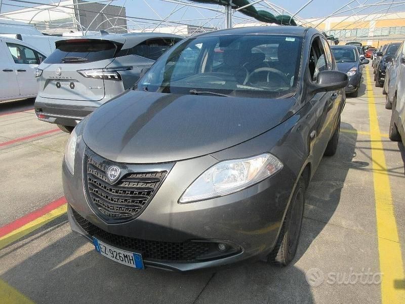 Usata Lancia Ypsilon Gold 85 CV (62 kW) 2015 Grigio Utilitaria