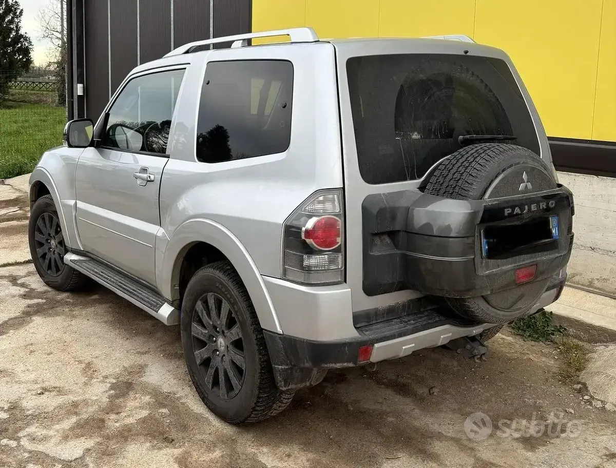 Usata Mitsubishi Pajero 170 CV (125 kW) 2008 Grigio SUV