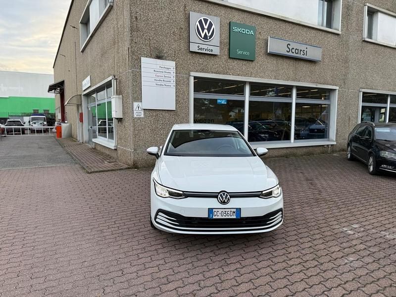 Bianco Usata 2020 VW Golf VIII Life Tre volumi | 16.499 € (Ottimo prezzo) - Immagine 1/4