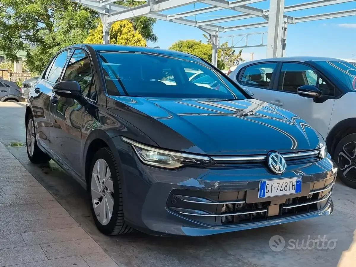 Usata VW Golf VIII Style 150 CV (110 kW) 2025 Grigio Berlina