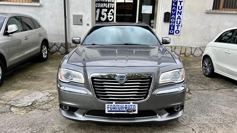 Usata Lancia Thema Platinum 190 CV (139 kW) 2012 Grigio Berlina