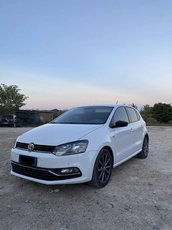 Usata 2015 VW Polo Tre volumi | 7600 € (Buon prezzo) - Immagine 1/4