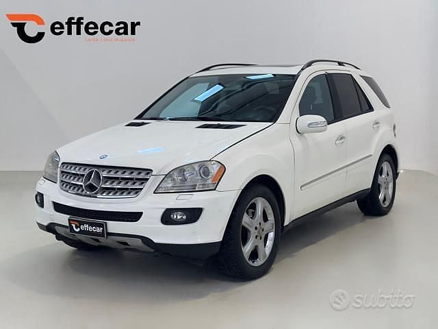 Usata Mercedes ML350 272 CV (200 kW) 2006 Bianco SUV
