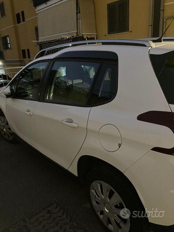 Usata Peugeot 2008 Active 110 CV (80 kW) 2019 Bianco SUV