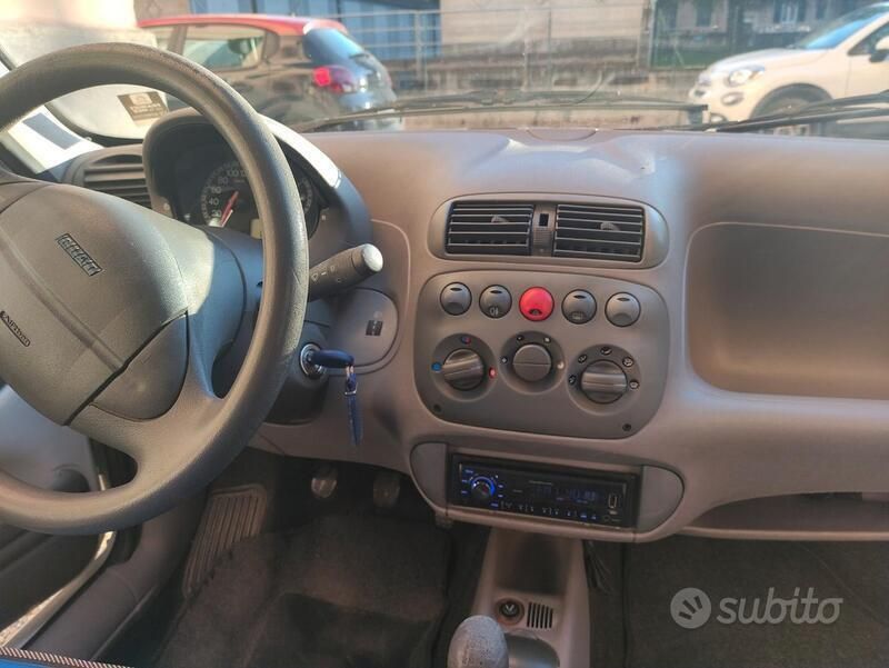 Usata Fiat 600 54 CV (39 kW) 2005 Bianco Utilitaria