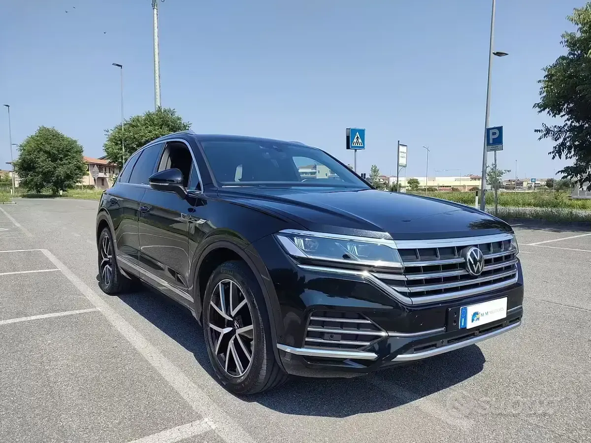 Usata VW Touareg Elegance 286 CV (210 kW) 2022 Nero SUV