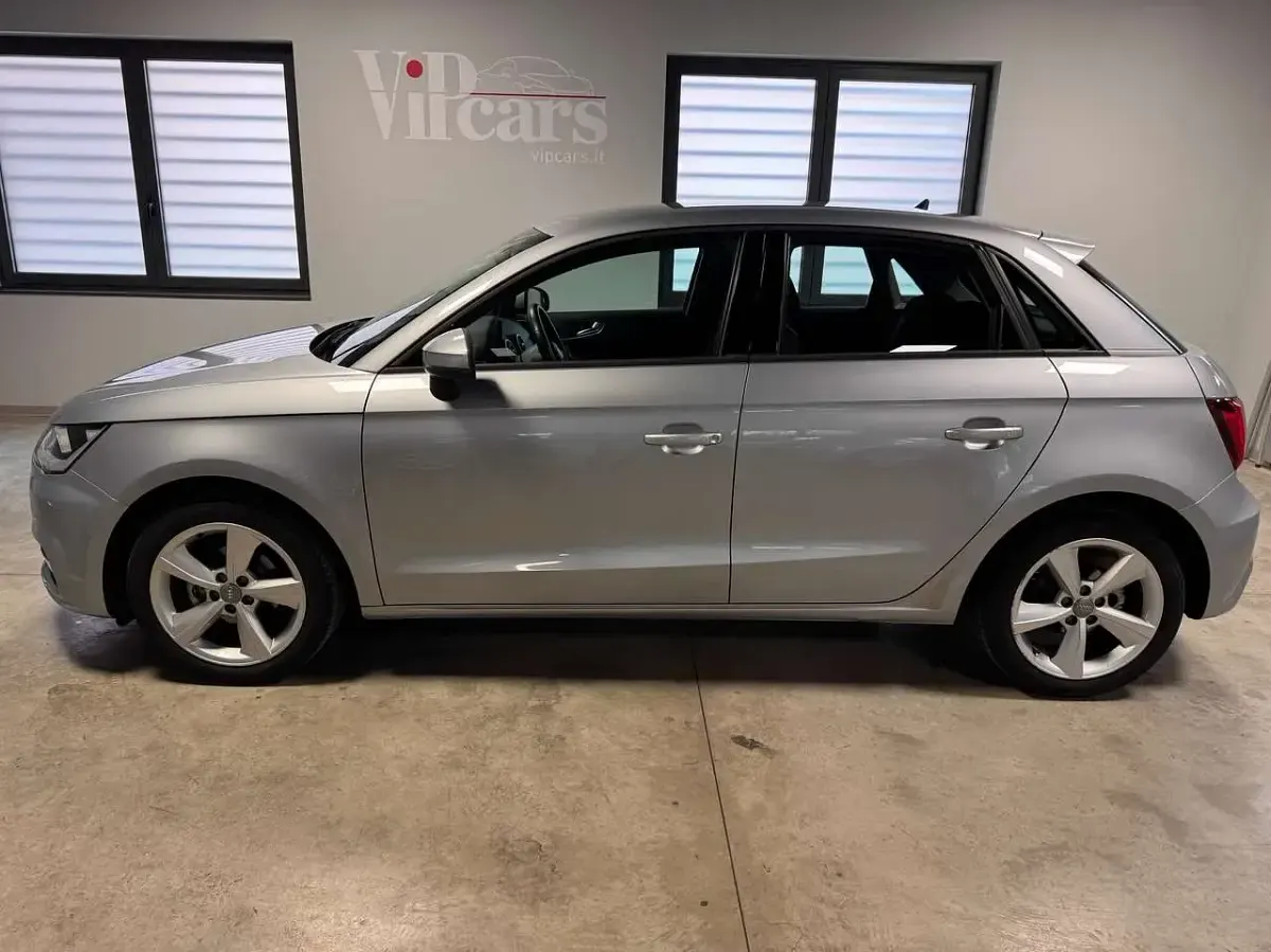 Usata Audi A1 Sportback Ambiente 90 CV (66 kW) 2016 Argento reflex Utilitaria