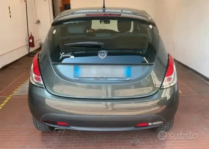 Usata Lancia Ypsilon 60 CV (44 kW) 2014 Utilitaria