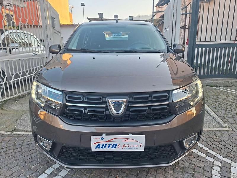 Usata Dacia Sandero Comfort 75 CV (55 kW) 2019 Marrone Berlina