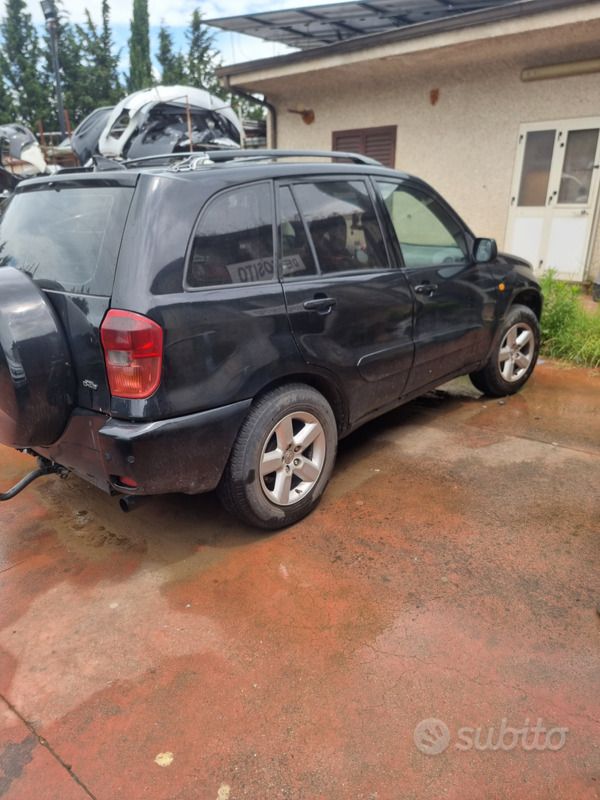 Nero Usata 2003 Toyota RAV4 SUV | 3300 € (Molto cara) - Immagine 1/1