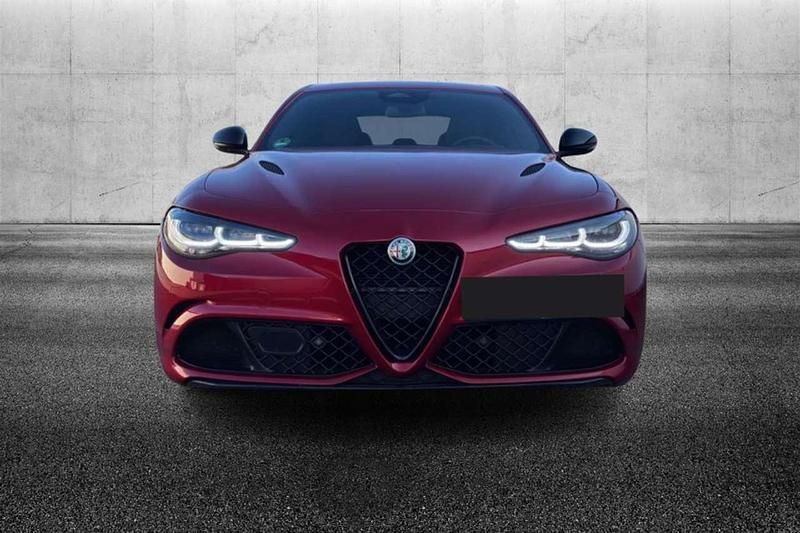 Usata Alfa Romeo Giulia Quadrifoglio 519 CV (381 kW) 2024 Rosso pastello Berlina