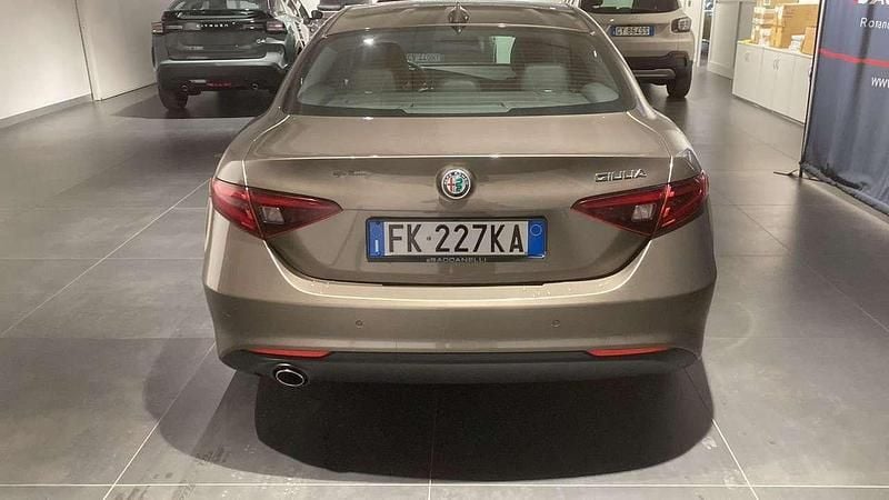 Usata Alfa Romeo Giulia Super 150 CV (110 kW) 2017 Grigio Berlina