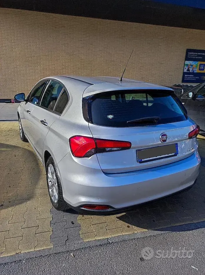 Usata Fiat Tipo 95 CV (69 kW) 2017 Grigio Berlina
