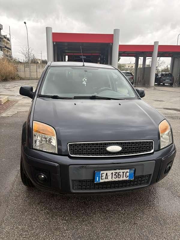 Usata Ford Fusion 68 CV (50 kW) 2009 Utilitaria