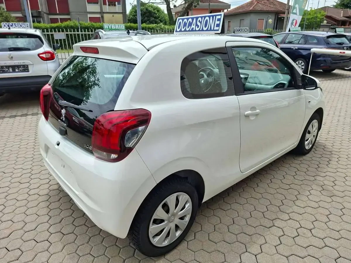 Usata Peugeot 108 Active 69 CV (50 kW) 2014 Bianco Utilitaria