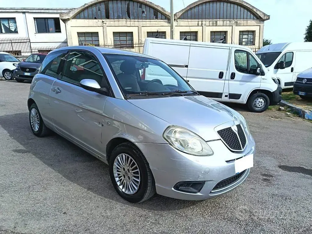 Usata Lancia Ypsilon 60 CV (44 kW) 2006 Grigio Utilitaria