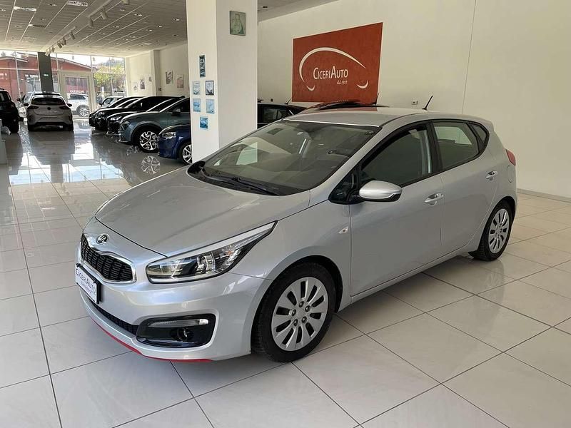Usata Kia Ceed Active 110 CV (80 kW) 2016 Argento Utilitaria