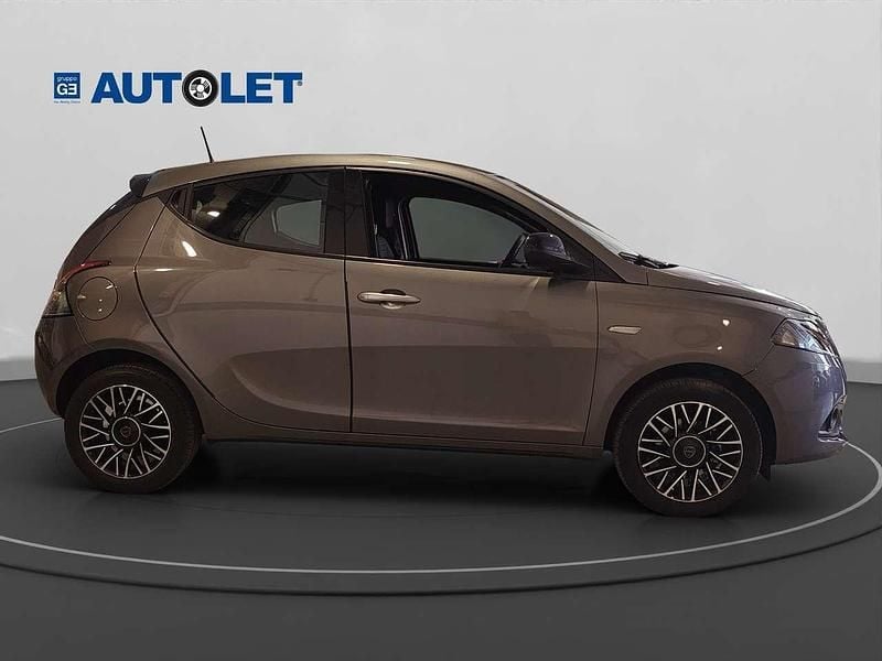 Gebraucht Lancia Ypsilon Silver 69 PS (50 kW) 2024 Grau Kleinwagen