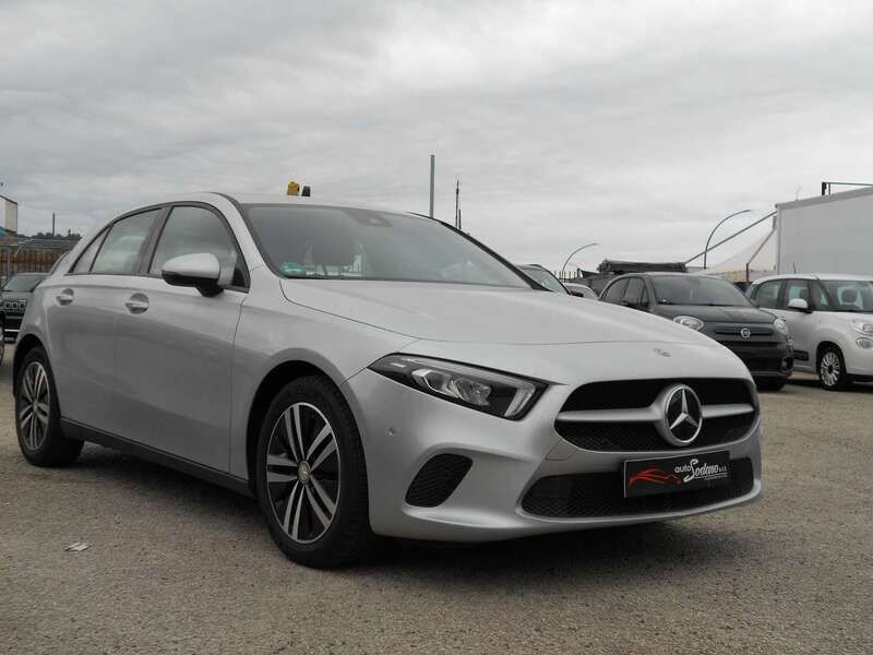 Usata Mercedes A180 Sport 116 CV (85 kW) 2018 Argento Berlina