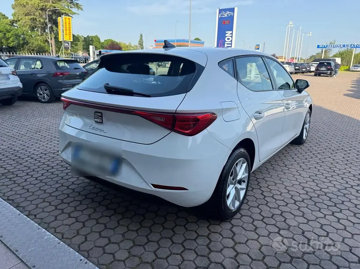 Usata Seat Leon Style 116 CV (85 kW) 2022 Bianco Berlina