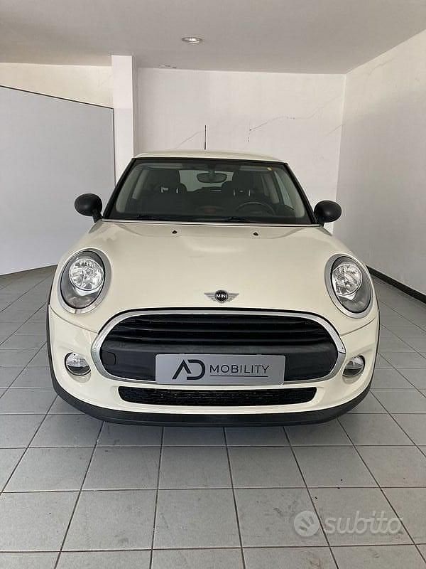 Usata Mini ONE 101 CV (74 kW) 2017 Bianco Utilitaria