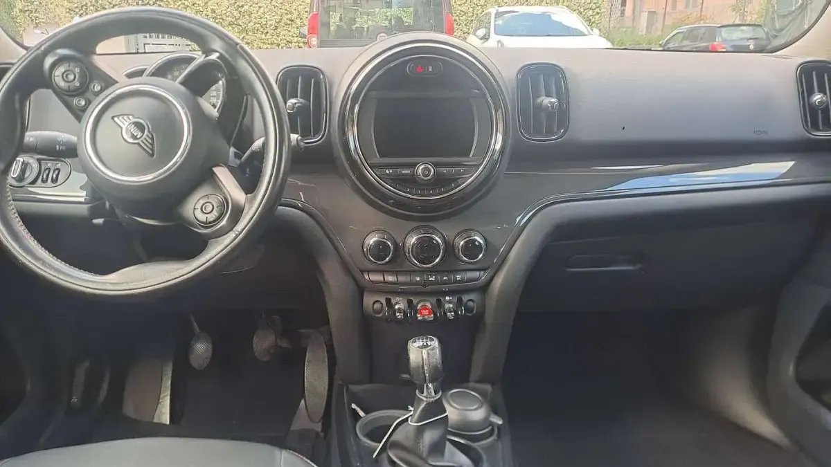 Usata Mini One D Countryman Business 116 CV (85 kW) 2018 Verde SUV
